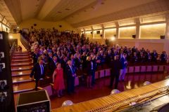 Na-stojaco-wysluchano-melodii-towarzyszacej-peackeeperom-podczas-odjazdu-do-domu