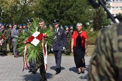 uid_1fa45a8b02cd4dbf8134fbf8ea91beb0_width_900_play_0_pos_0_gs_0_height_506